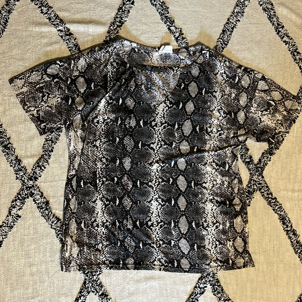 Bibi snake print size M keyhole top